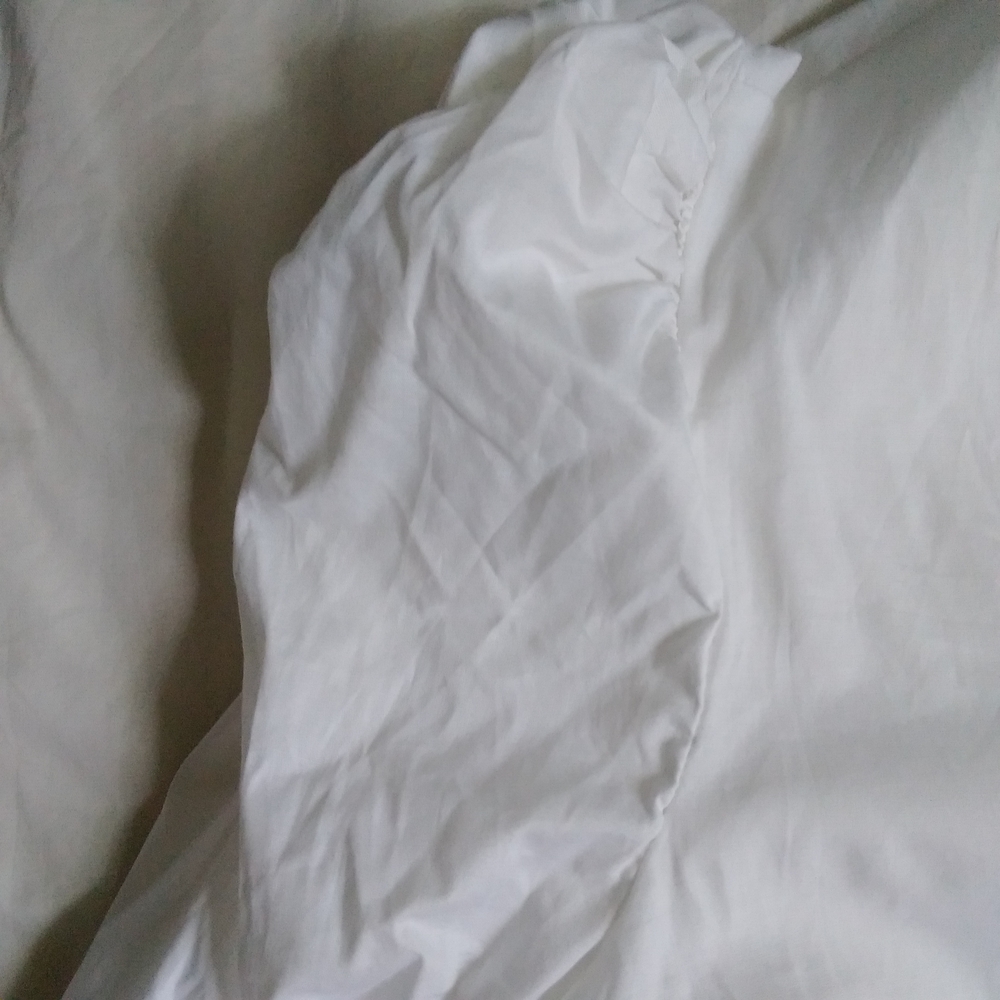 White V-Neck Puff Sleeve Top - Picture 6 of 10